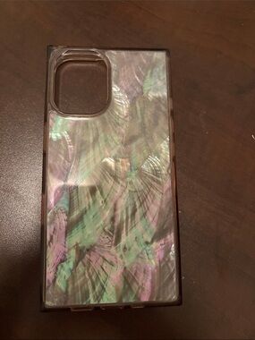 Iridescent Pearl Effect Phone Case - Pink & Green IPHONE 16